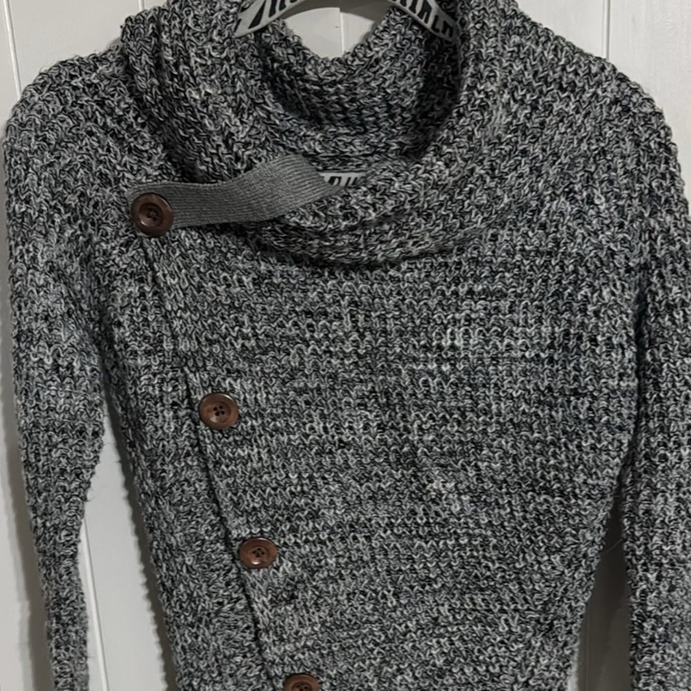 Cozy Gray Cowl Neck Sweater with Chunky Knit